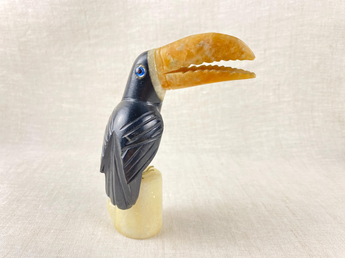 Figurines d'oiseaux en pierres semi-précieuses sculptées à la main, Italie, années 1960 - Sculptures vintage - Décoration Mid-Century - Toucan-Perroquet-Inséparable