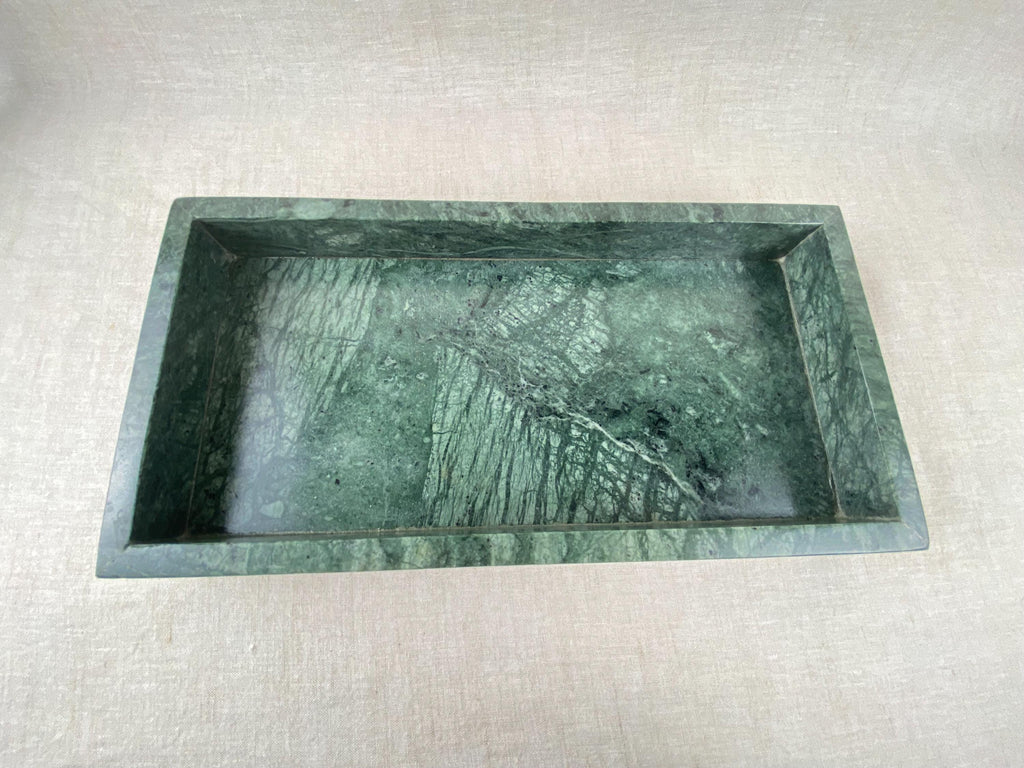 Plateau en pierre serpentine sculpté à la main – Vide-poche organisateur de bureau en marbre vert du milieu du siècle