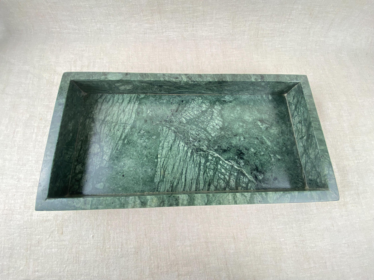 Plateau en pierre serpentine sculpté à la main – Vide-poche organisateur de bureau en marbre vert du milieu du siècle