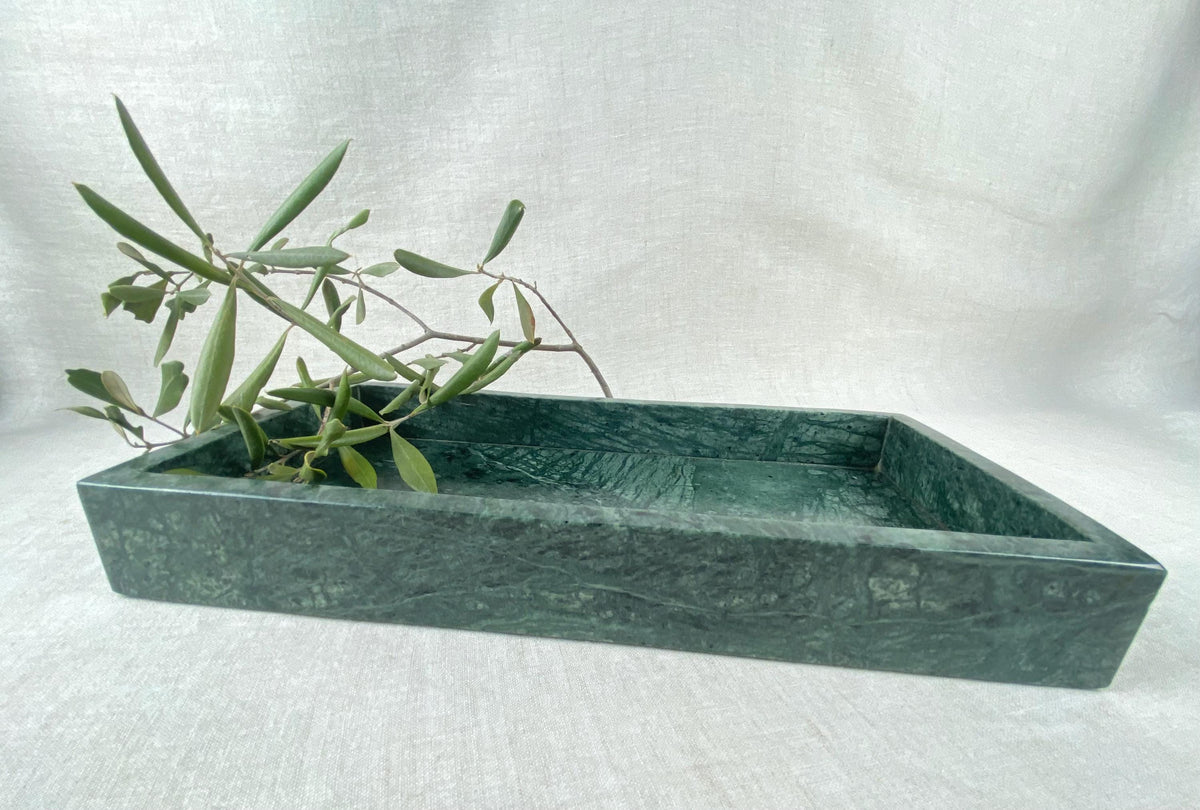 Plateau en pierre serpentine sculpté à la main – Vide-poche organisateur de bureau en marbre vert du milieu du siècle