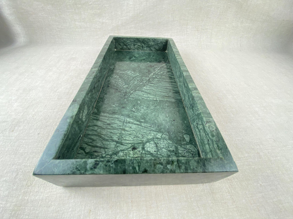 Plateau en pierre serpentine sculpté à la main – Vide-poche organisateur de bureau en marbre vert du milieu du siècle