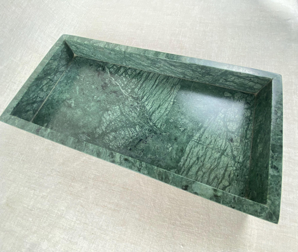 Plateau en pierre serpentine sculpté à la main – Vide-poche organisateur de bureau en marbre vert du milieu du siècle