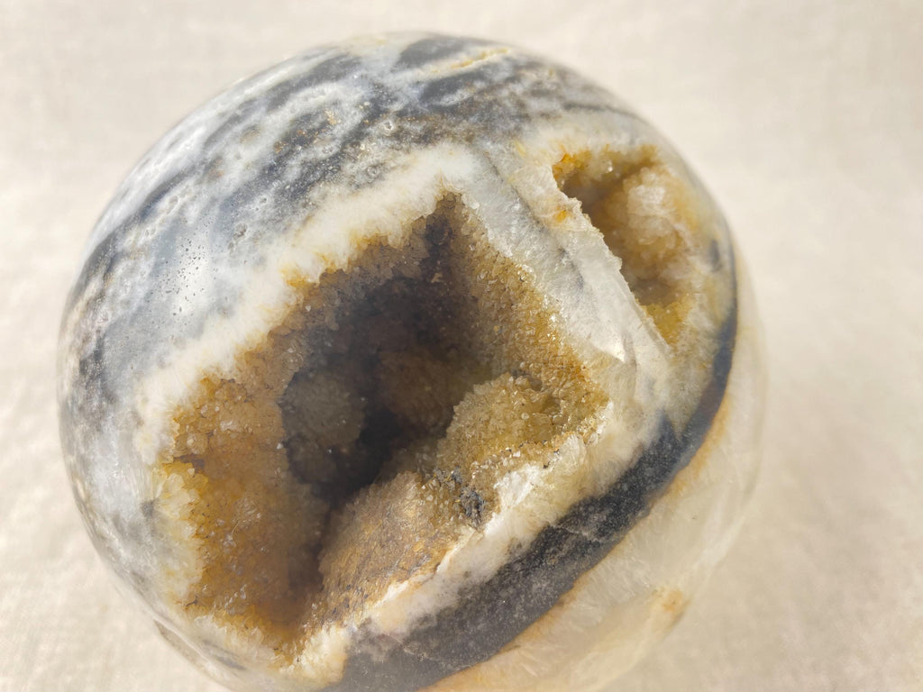 Große Druzy-Achat-Kugel – Skulptur aus Stein mit Zebramuster – Dekoratives Objekt aus natürlichem Kristall für den Innenbereich