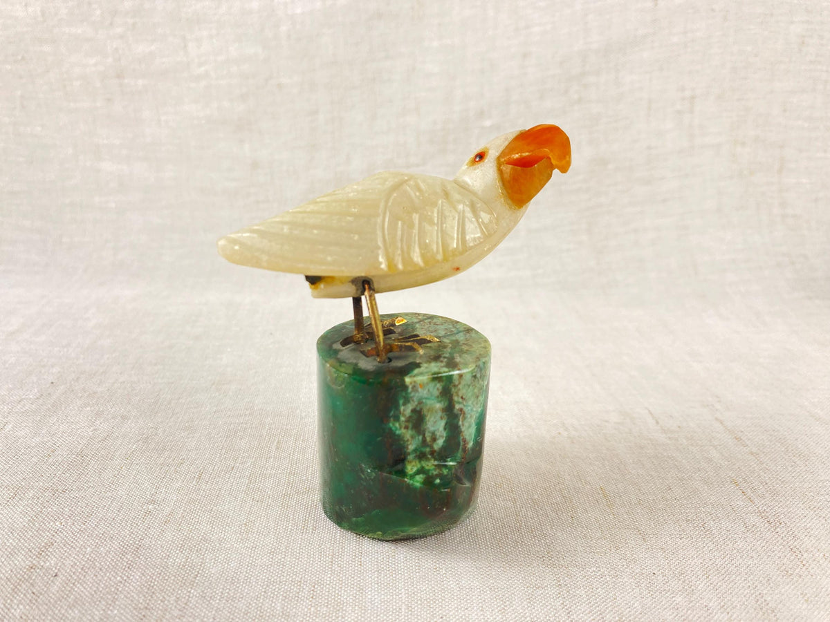 Figurines d'oiseaux en pierres semi-précieuses sculptées à la main, Italie, années 1960 - Sculptures vintage - Décoration Mid-Century - Toucan-Perroquet-Inséparable