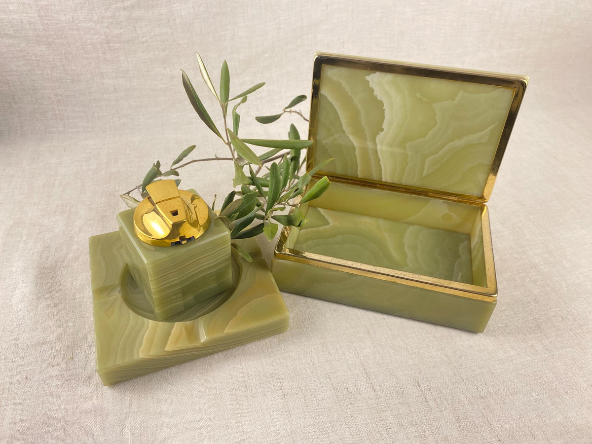Vintage Ronson Exclusive Woodbridge Trio aus echtem Onyx – Aschenbecher, Zigarettenbox & Tischfeuerzeug – Mid-Century-Stein-Set