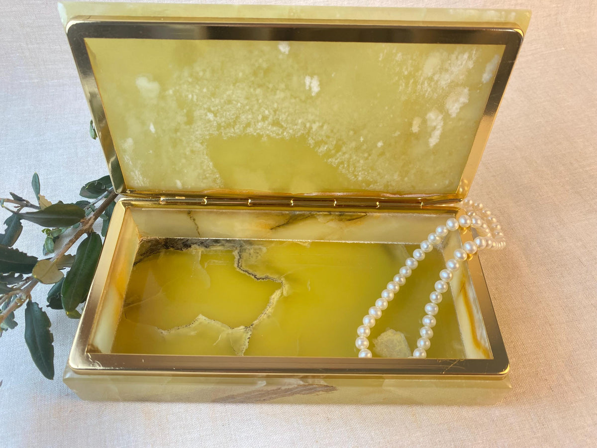 Boîte à bijoux vintage en onyx italien – Coffret de rangement en pierre du milieu du siècle avec montures en laiton