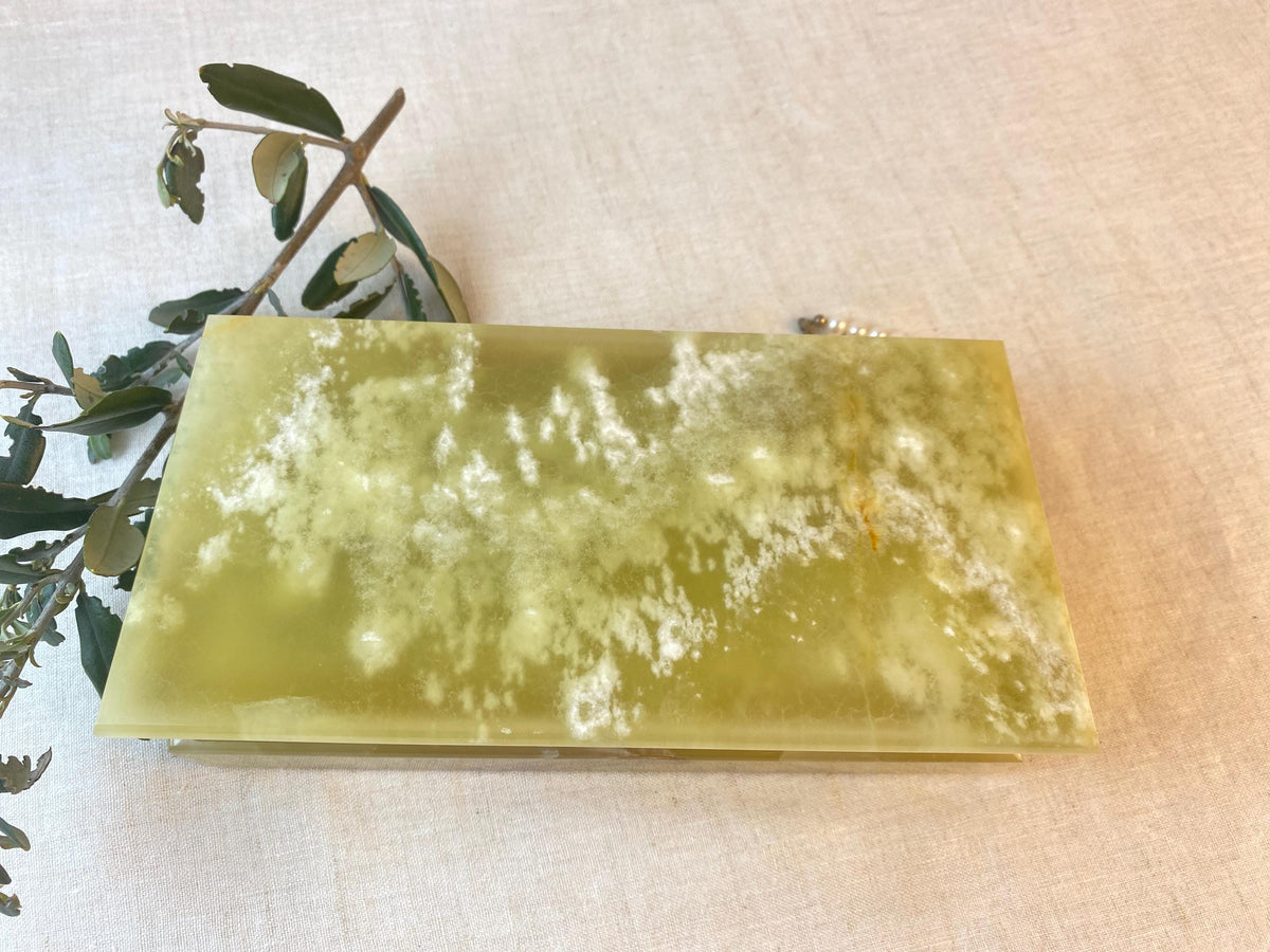 Boîte à bijoux vintage en onyx italien – Coffret de rangement en pierre du milieu du siècle avec montures en laiton
