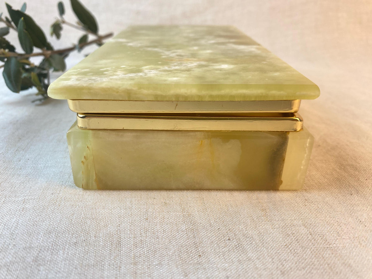 Boîte à bijoux vintage en onyx italien – Coffret de rangement en pierre du milieu du siècle avec montures en laiton