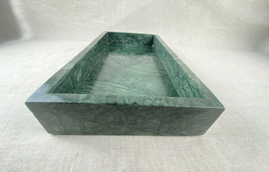 Plateau en pierre serpentine sculpté à la main – Vide-poche organisateur de bureau en marbre vert du milieu du siècle