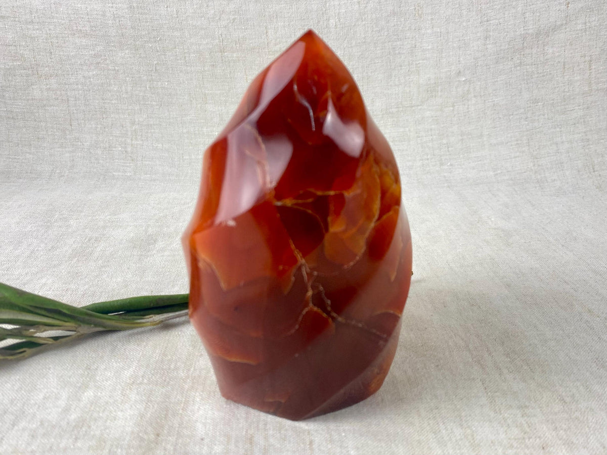 Sculpture flamme en agate cornaline - Objet décoratif sculpté, poli naturellement