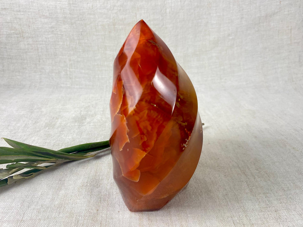 Sculpture flamme en agate cornaline - Objet décoratif sculpté, poli naturellement