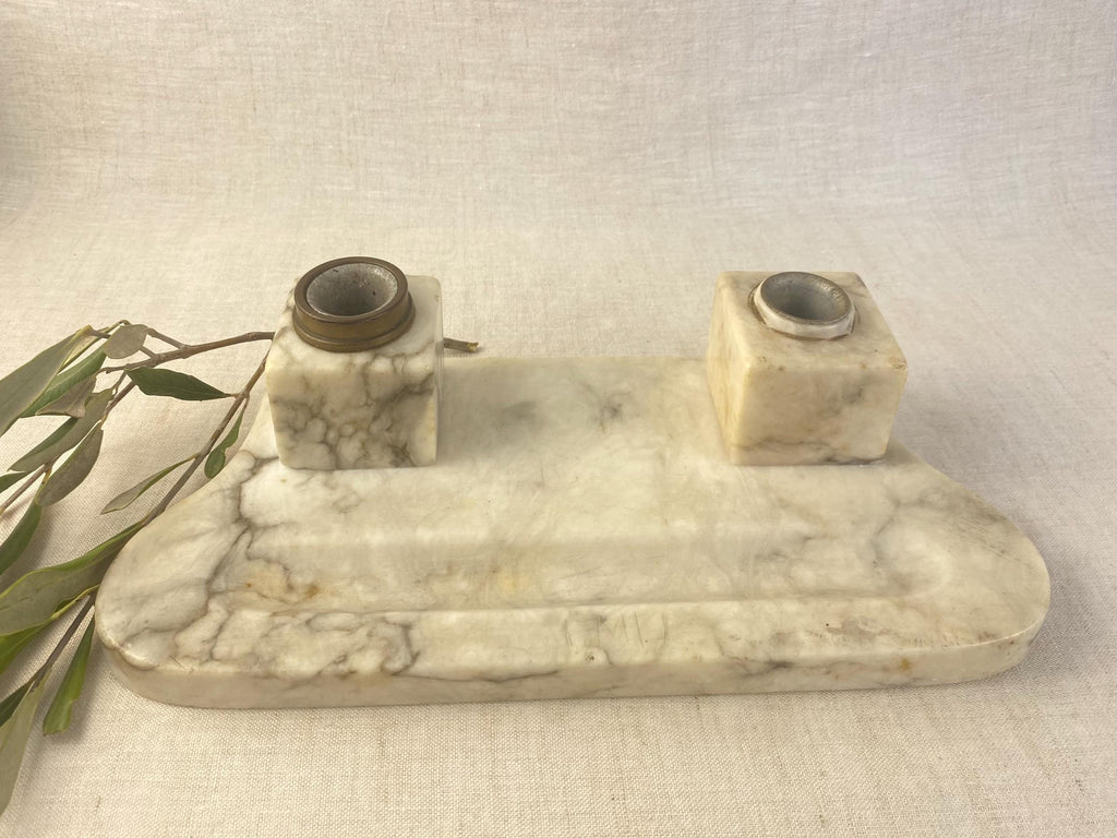 Art-déco-Doppeltintenfass aus Carrara-Marmor, italienisches antikes Schreibtischset