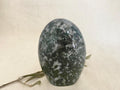 Gabbro Freiform-Skulptur – Natürliches poliertes Deko-Objekt