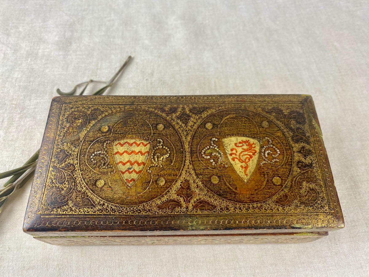 Scatola fiorentina antica in gesso dorato - Stile neorinascimentale - Scatola decorativa araldica - XIX secolo