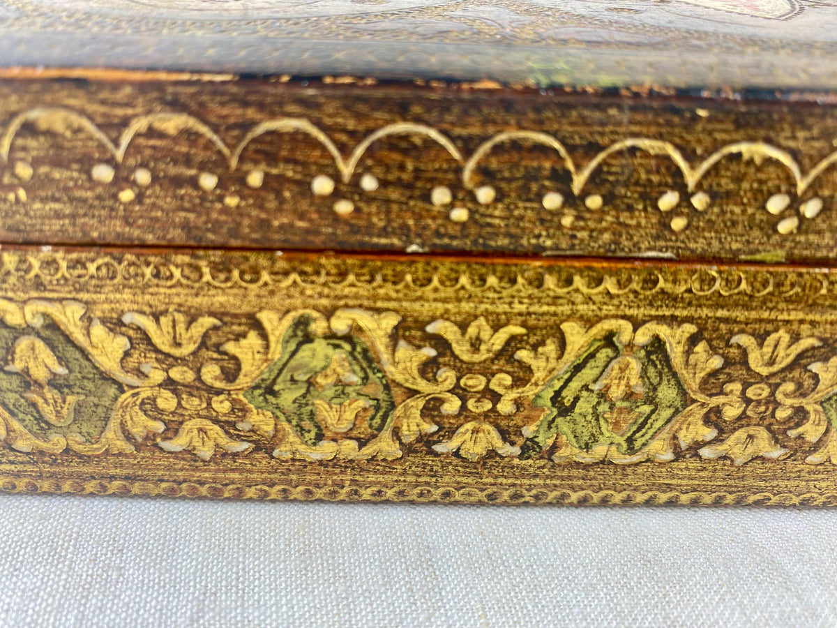 Scatola fiorentina antica in gesso dorato - Stile neorinascimentale - Scatola decorativa araldica - XIX secolo
