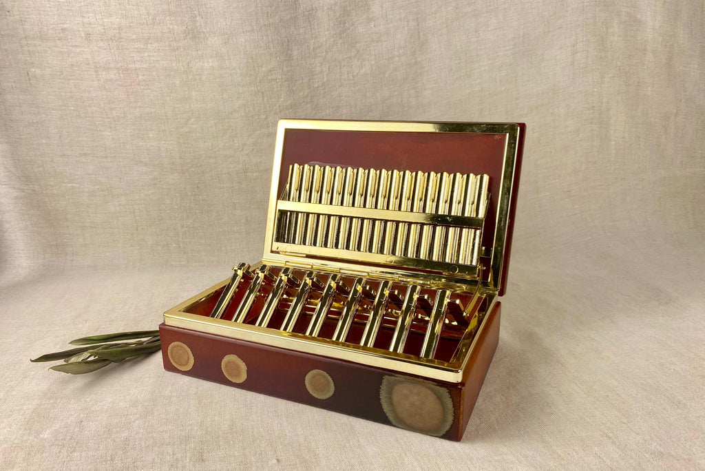 Signierte Schmuckschatulle aus Achat – Italienisches Zigarettenetui aus den 1960er Jahren mit abstraktem, kreisförmigem Design