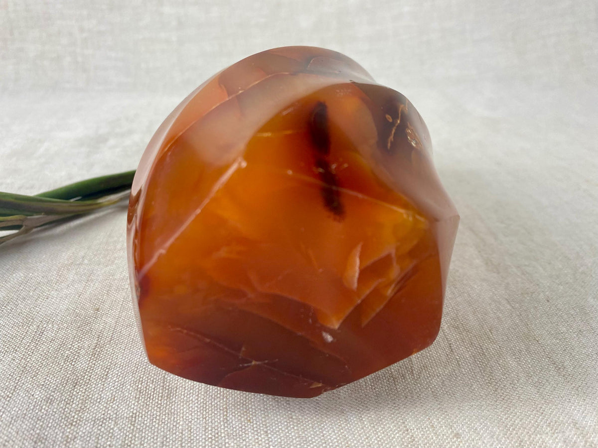 Sculpture flamme en agate cornaline - Objet décoratif sculpté, poli naturellement