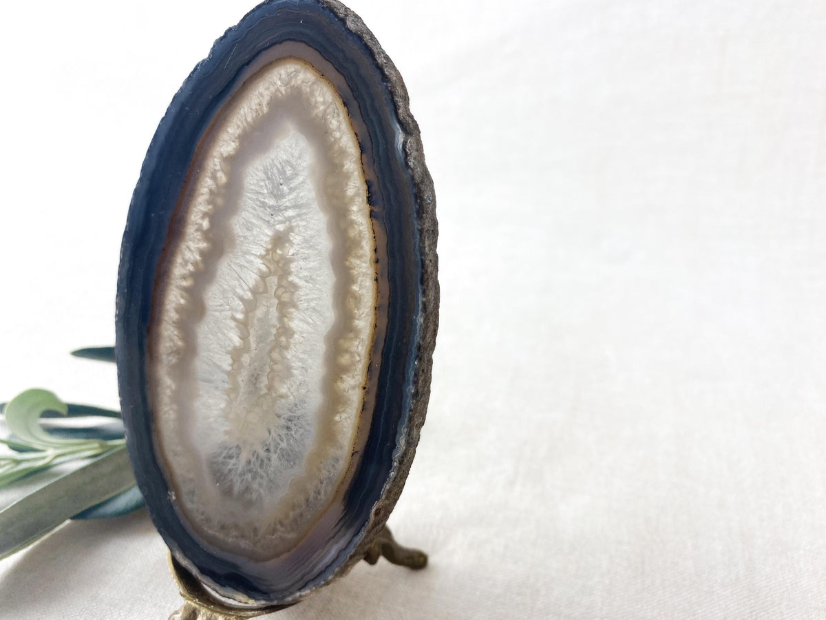Tranche d'agate du Brésil - Décoration en pierre sculpturale - Présentoir minéral à bandes bleues