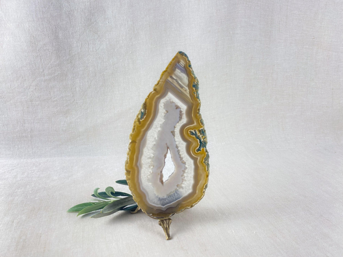 Tranche d'agate du Brésil – Décoration sculpturale en pierre – Inclusions minérales vertes – Centre cristallisé