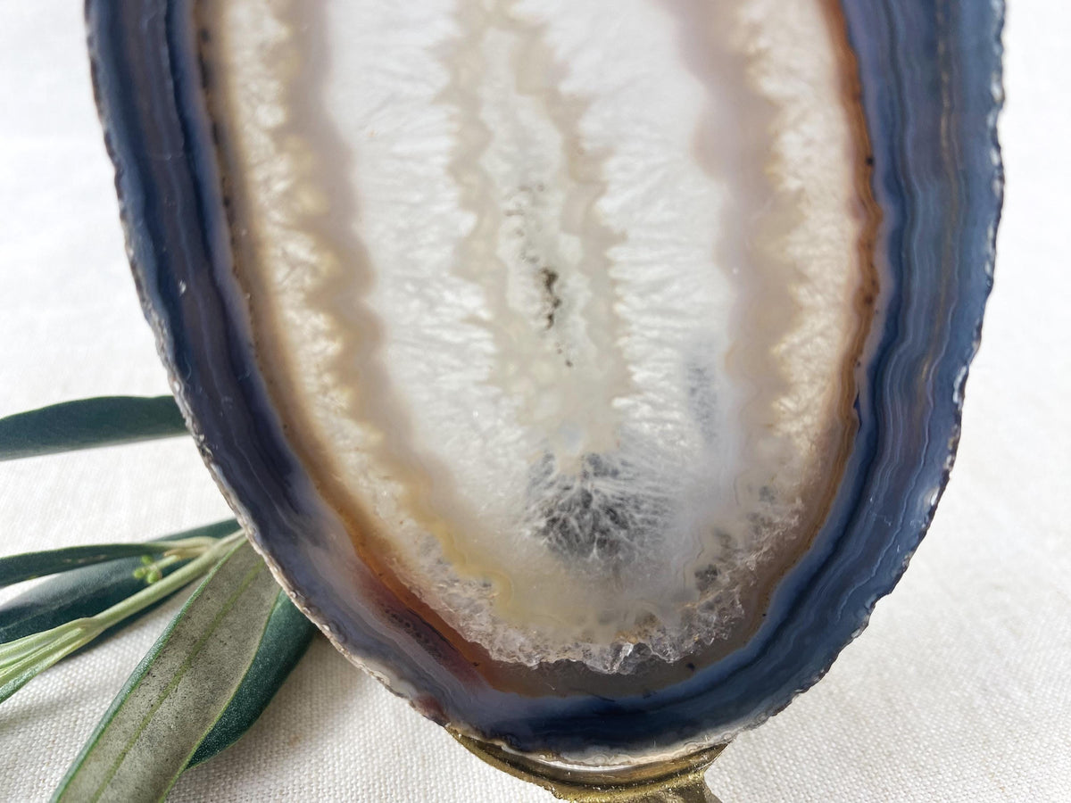 Tranche d'agate du Brésil - Décoration en pierre sculpturale - Présentoir minéral à bandes bleues