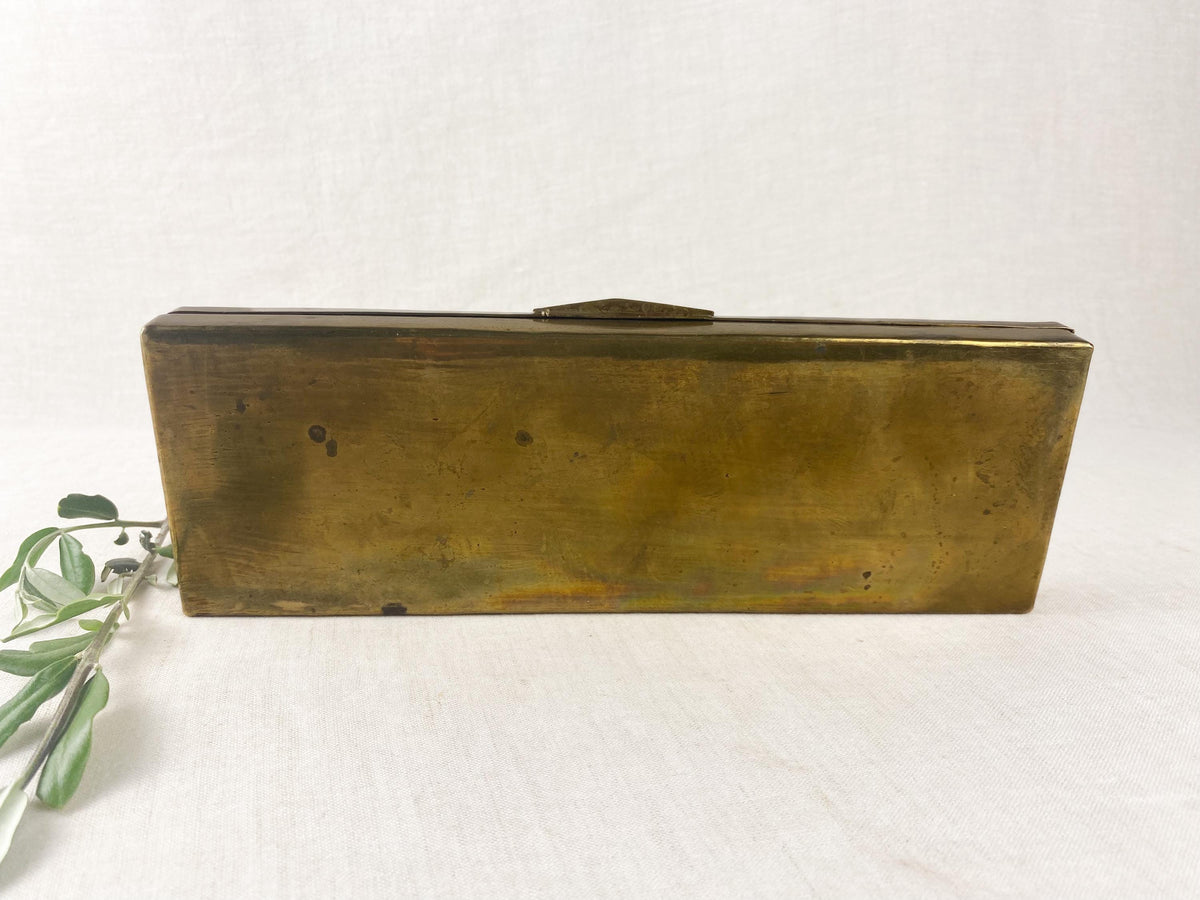 Boîte à papeterie ancienne en laiton Art nouveau - couvercle gravé, coffret de bureau à compartiments, début du XXe siècle