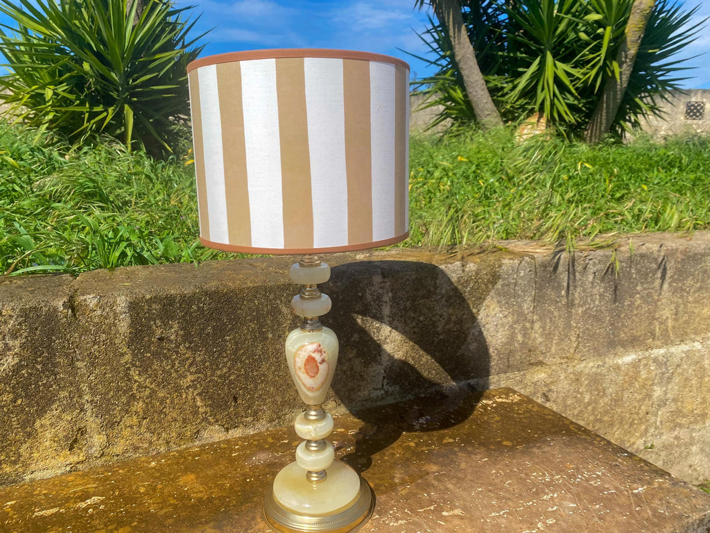 Große Onyx-Tischleuchte – Italienische skulpturale Mid-Century-Leuchte aus Stein und Messing