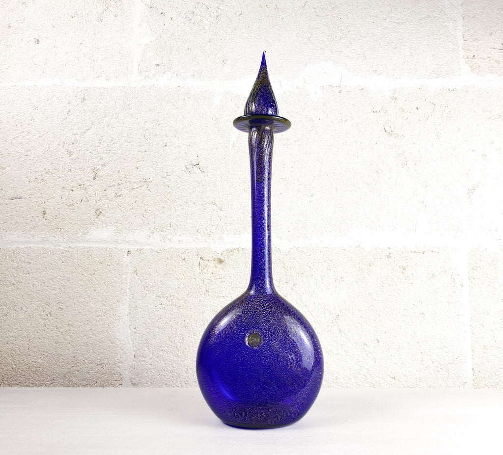 Grande bottiglia vintage di Murano tipo "Genie" – Vetro soffiato a mano blu cobalto con avventurina