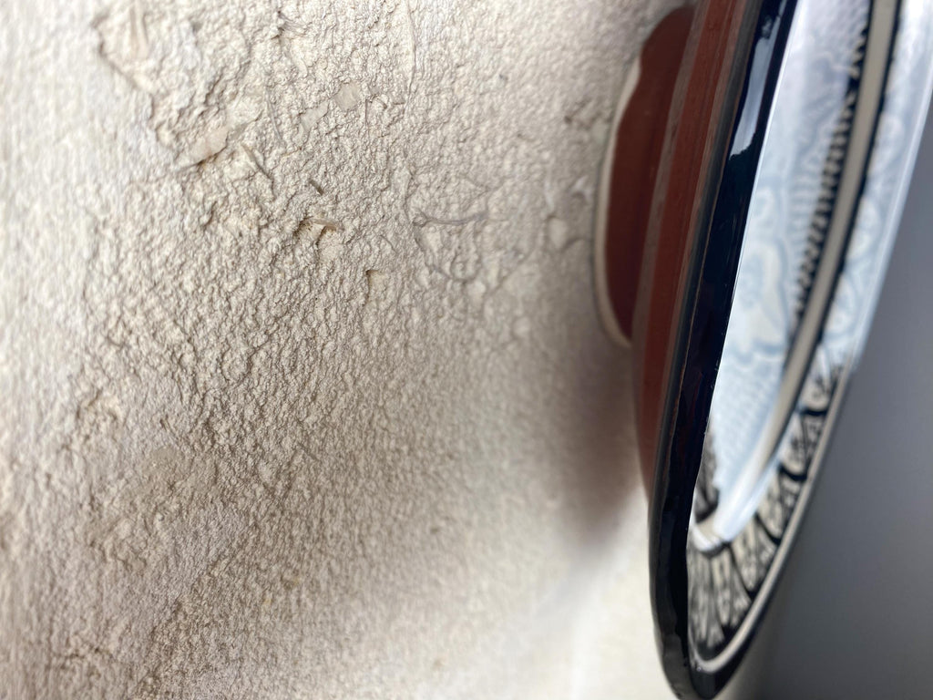 Plato de cerámica marroquí vintage pintado a mano – Cerámica árabe en blanco y negro para colgar en la pared