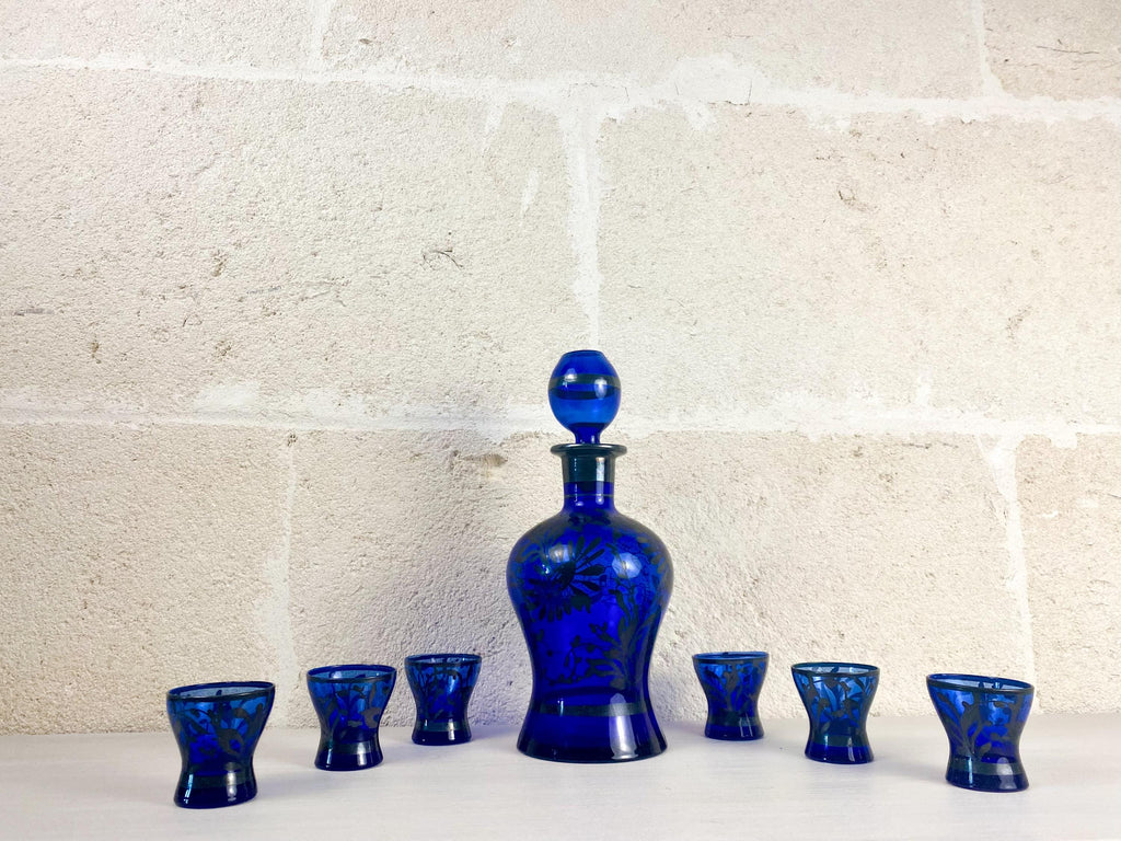 Vintage italienisches Kobaltblau-Glas-Dekanter-Set – 7-teiliges Mid-Century-Bar-Set, Silberauflage