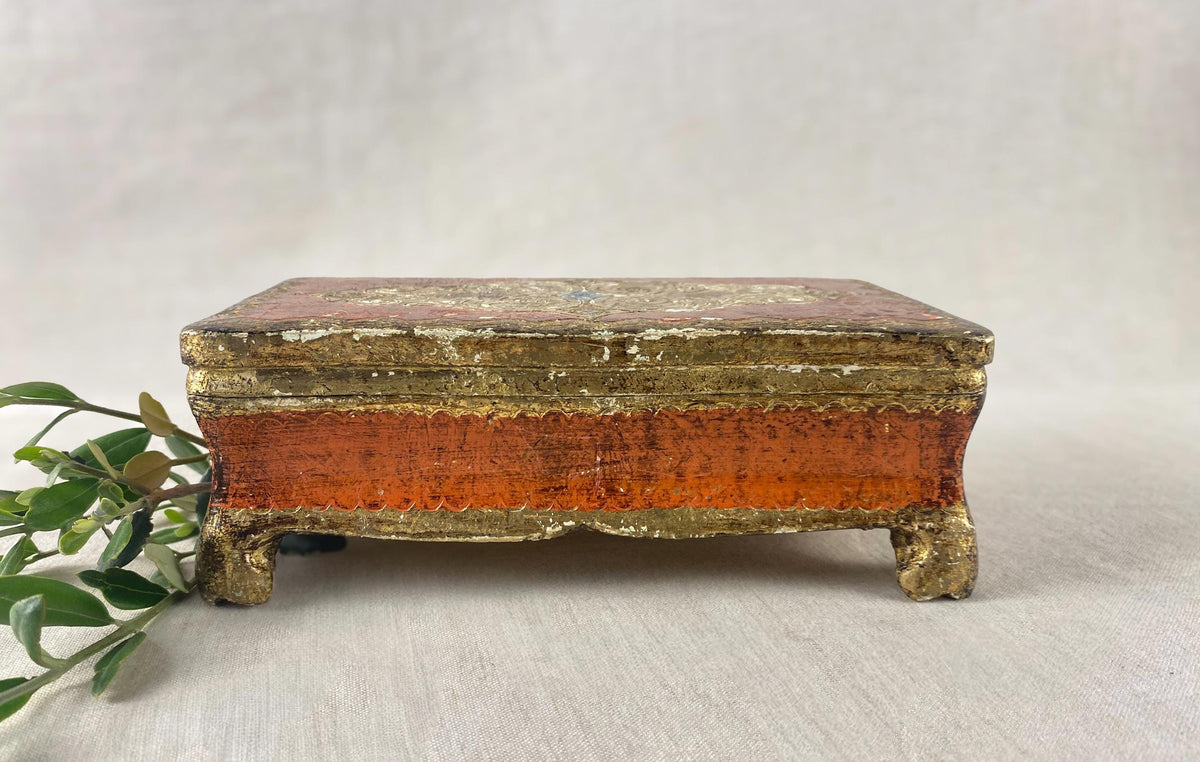 Portagioie fiorentino vintage italiano, scrigno in legno dorato dipinto a mano, scatola decorativa con piedini