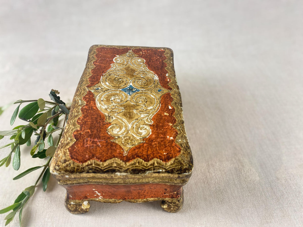 Portagioie fiorentino vintage italiano, scrigno in legno dorato dipinto a mano, scatola decorativa con piedini