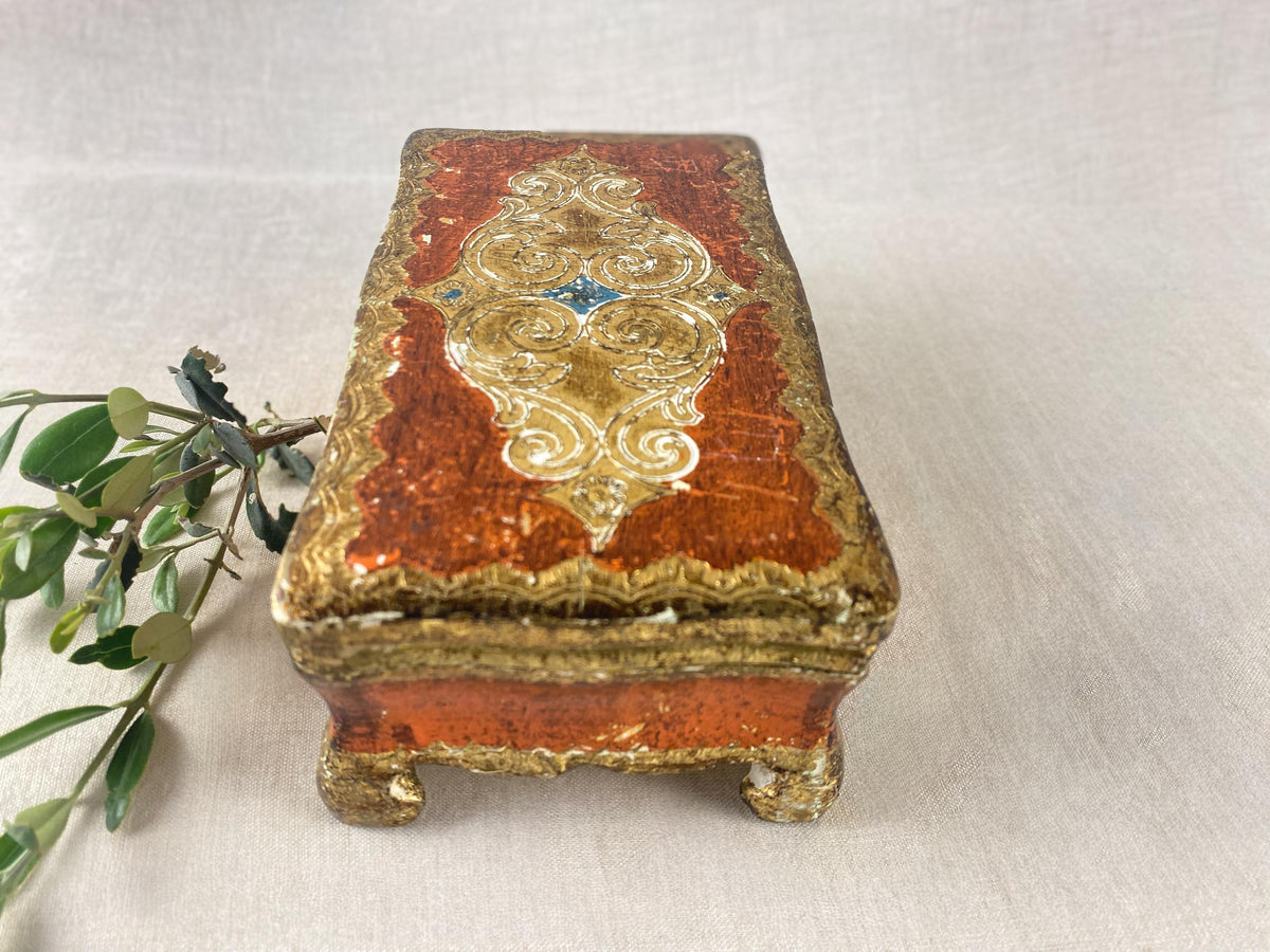 Portagioie fiorentino vintage italiano, scrigno in legno dorato dipinto a mano, scatola decorativa con piedini
