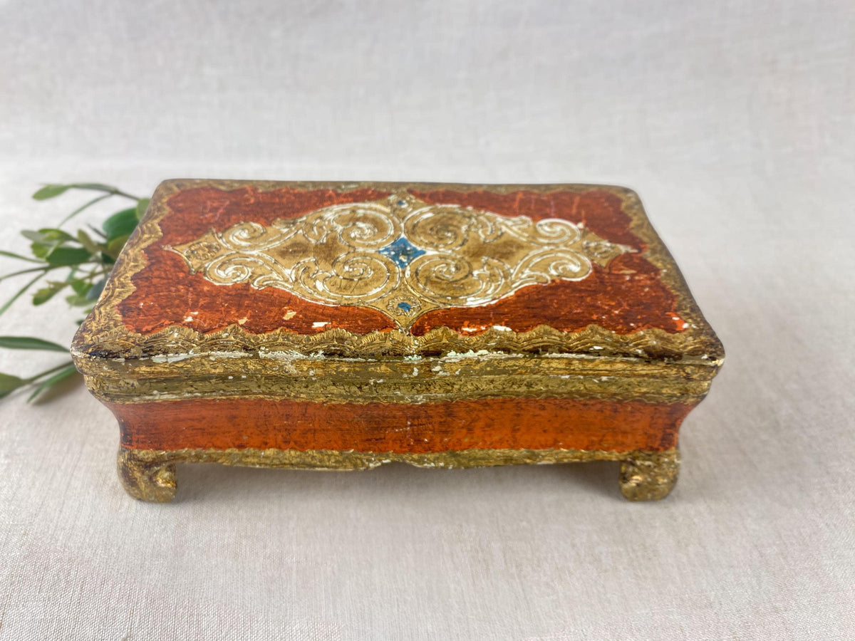 Portagioie fiorentino vintage italiano, scrigno in legno dorato dipinto a mano, scatola decorativa con piedini