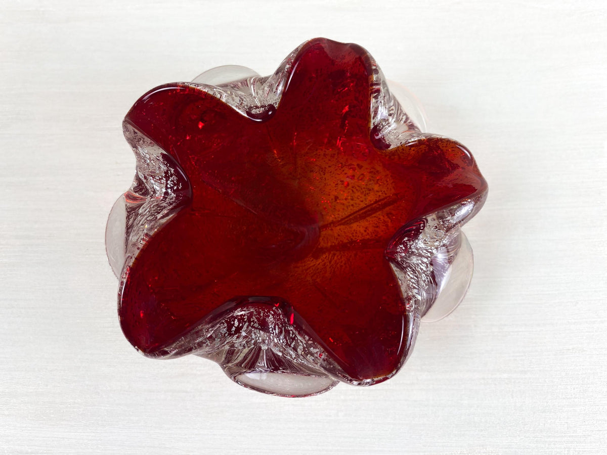 Bol en verre aventurine rouge rubis de Murano - vide-poches en verre d'art italien du milieu du siècle à bord festonné