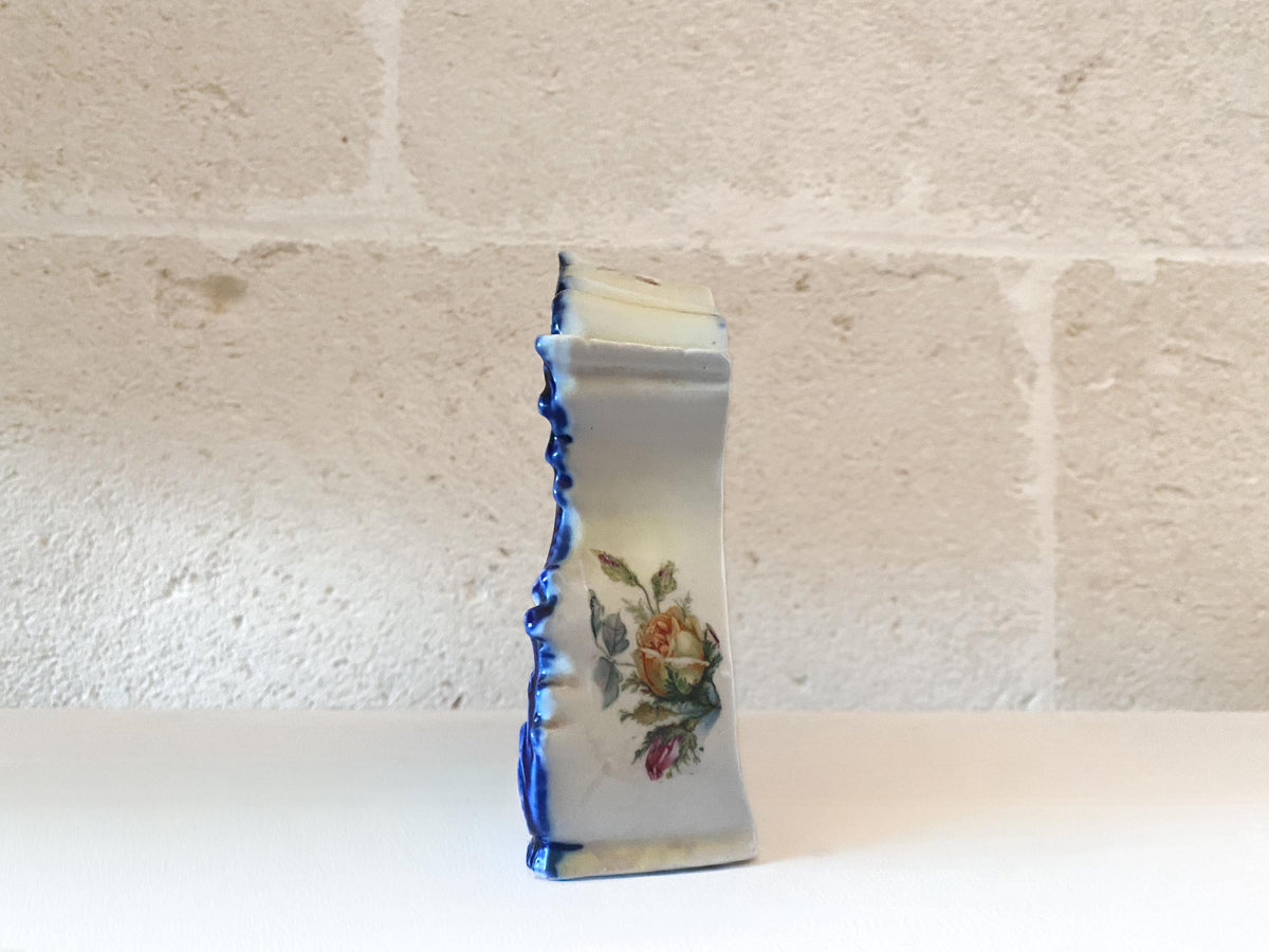 Reloj de sobremesa de porcelana antigua Erdmann Schlegelmilch - Mecanismo Veglia Italia - Reloj rococó con motivos florales pintados a mano