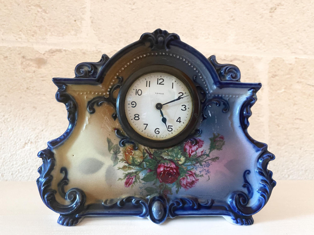 Reloj de sobremesa de porcelana antigua Erdmann Schlegelmilch - Mecanismo Veglia Italia - Reloj rococó con motivos florales pintados a mano