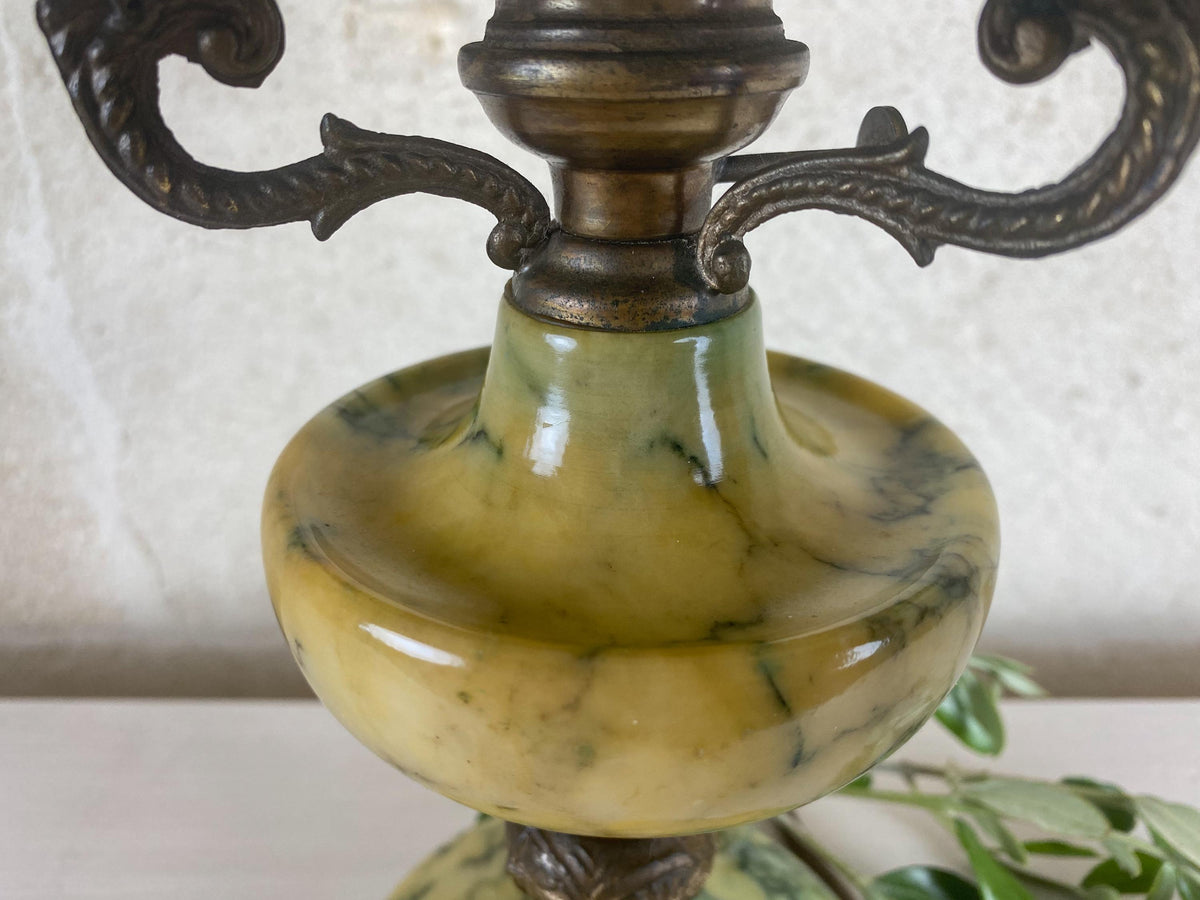 Lampe de table vintage italienne en albâtre vert sauge - Lampe d'appoint style lampe à huile en laiton
