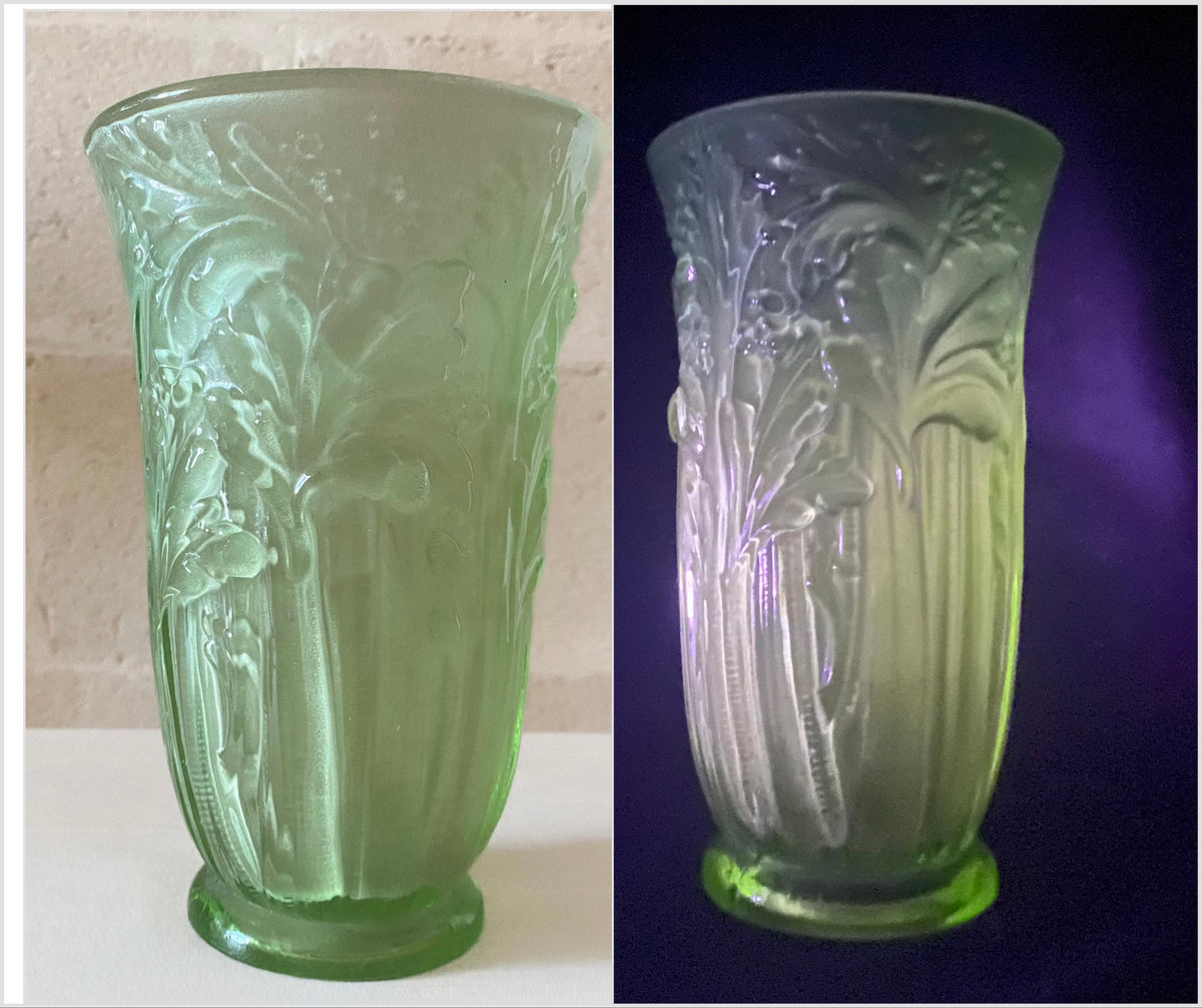 Vase Art Déco en verre à l'uranium | Vase céleri en verre satiné givré vert | Jobling 11800