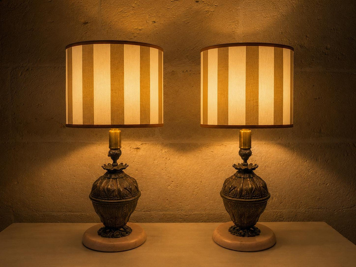 Lampes à couvercle dorées anciennes, bases en marbre rose - vers 1890