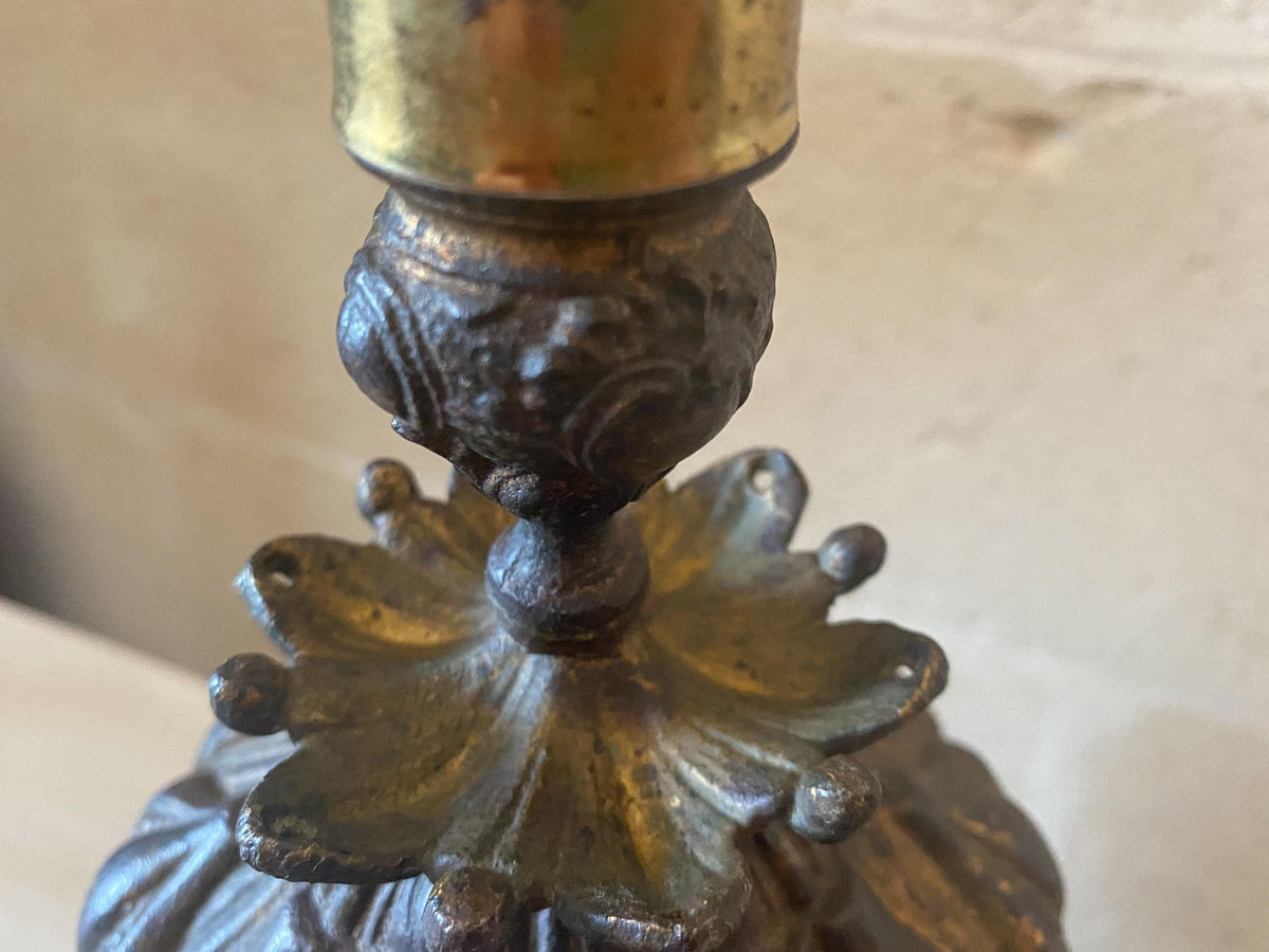 Lampes à couvercle dorées anciennes, bases en marbre rose - vers 1890