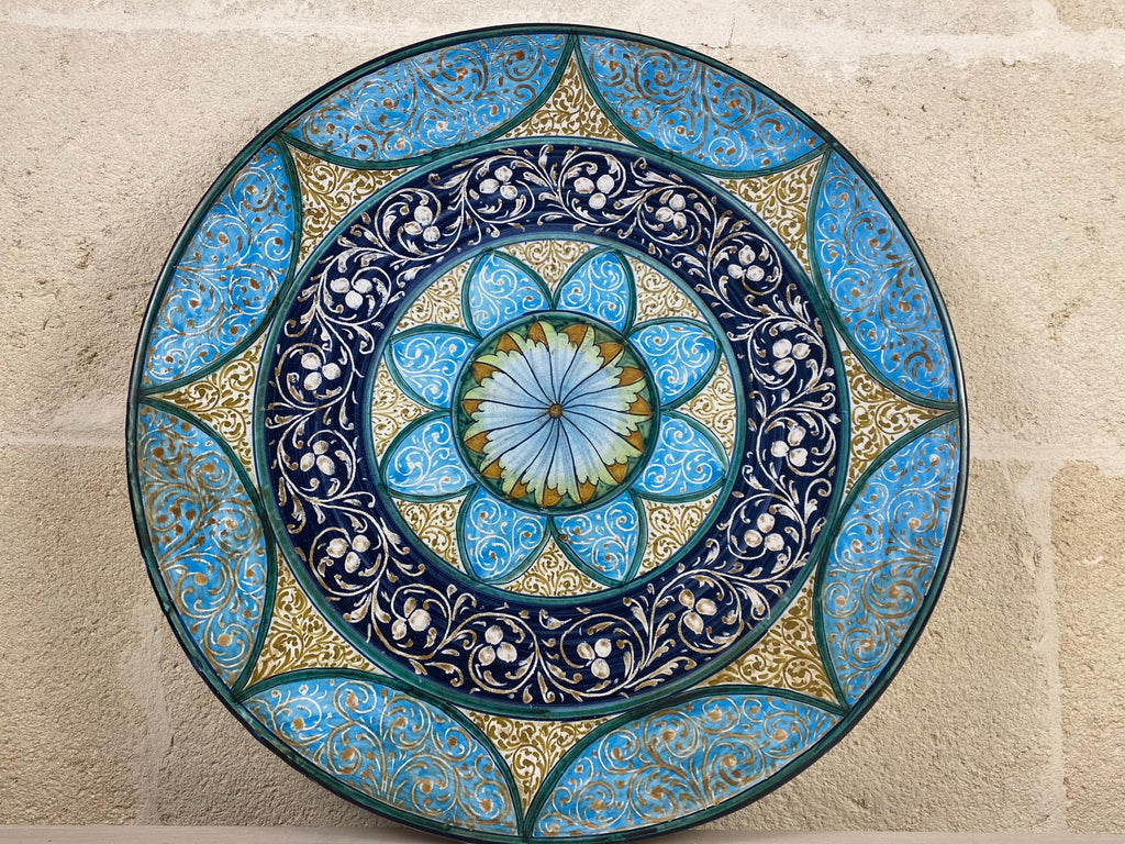 Plato decorativo vintage de mayólica pintado a mano, XXL 43 cm | Firmado G. Pardi | Castelli, Italia | Hacia 1960