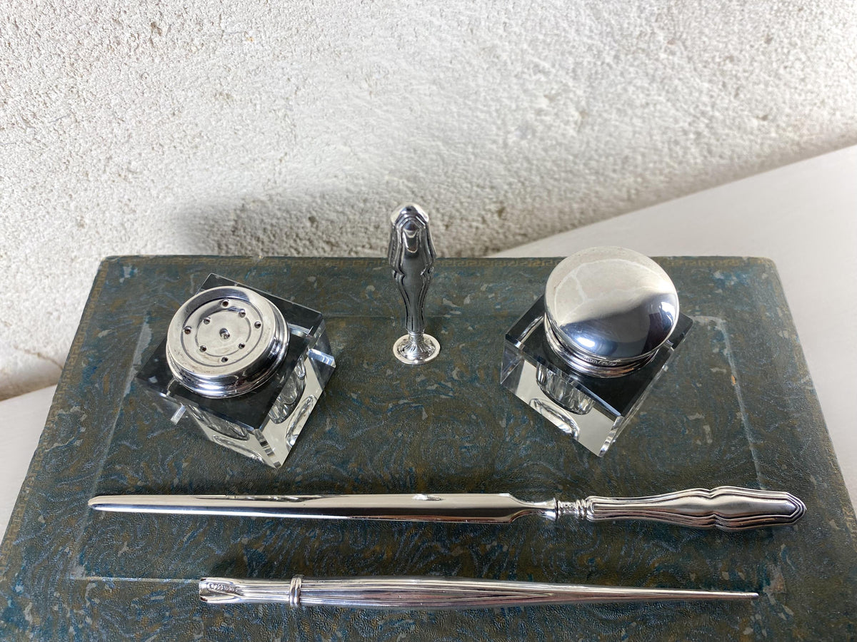 Ensemble d'écriture ancien en argent 800 italien et cristal | Encrier, poudrier, plume, sceau, coupe-papier