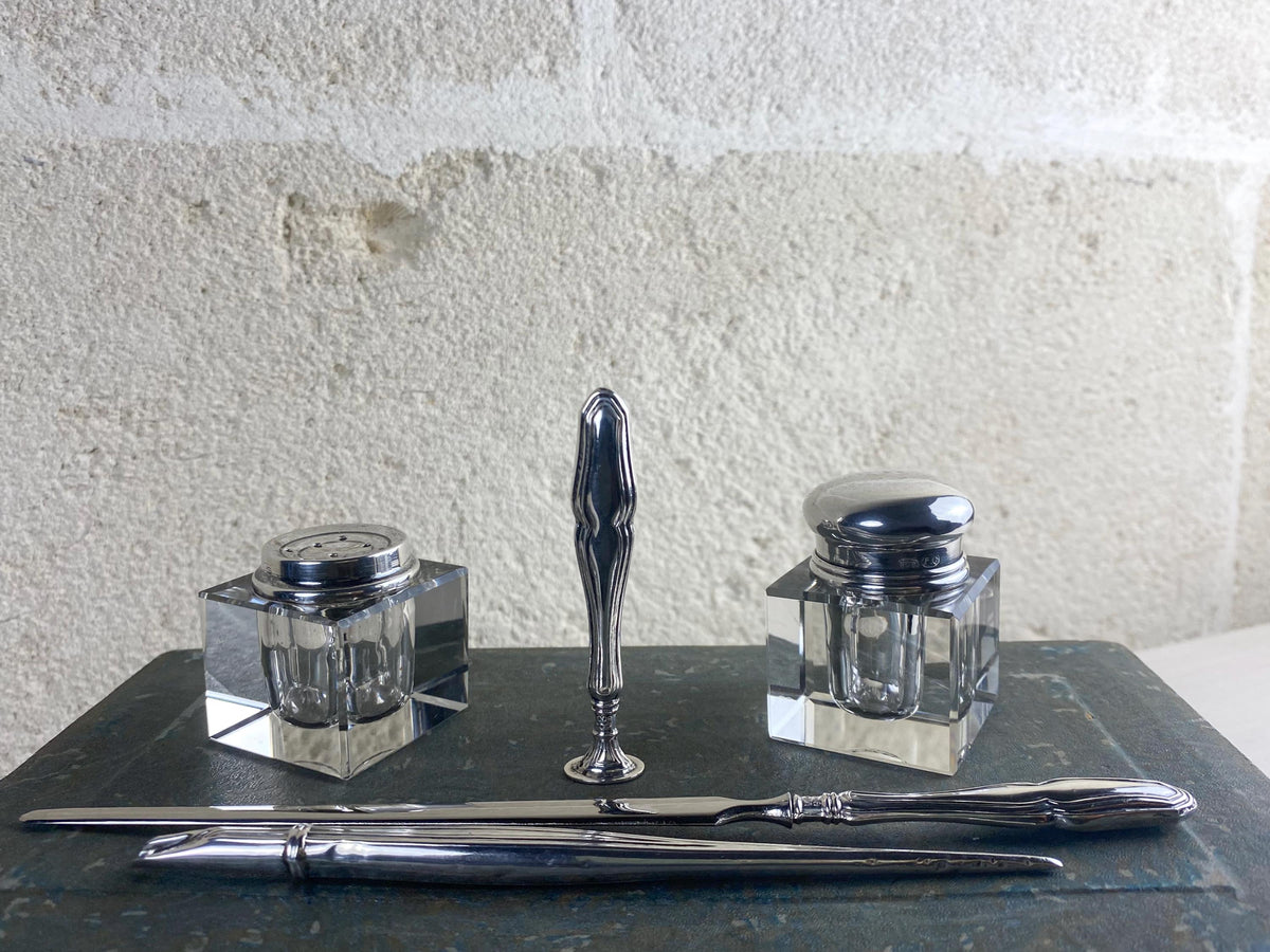 Ensemble d'écriture ancien en argent 800 italien et cristal | Encrier, poudrier, plume, sceau, coupe-papier