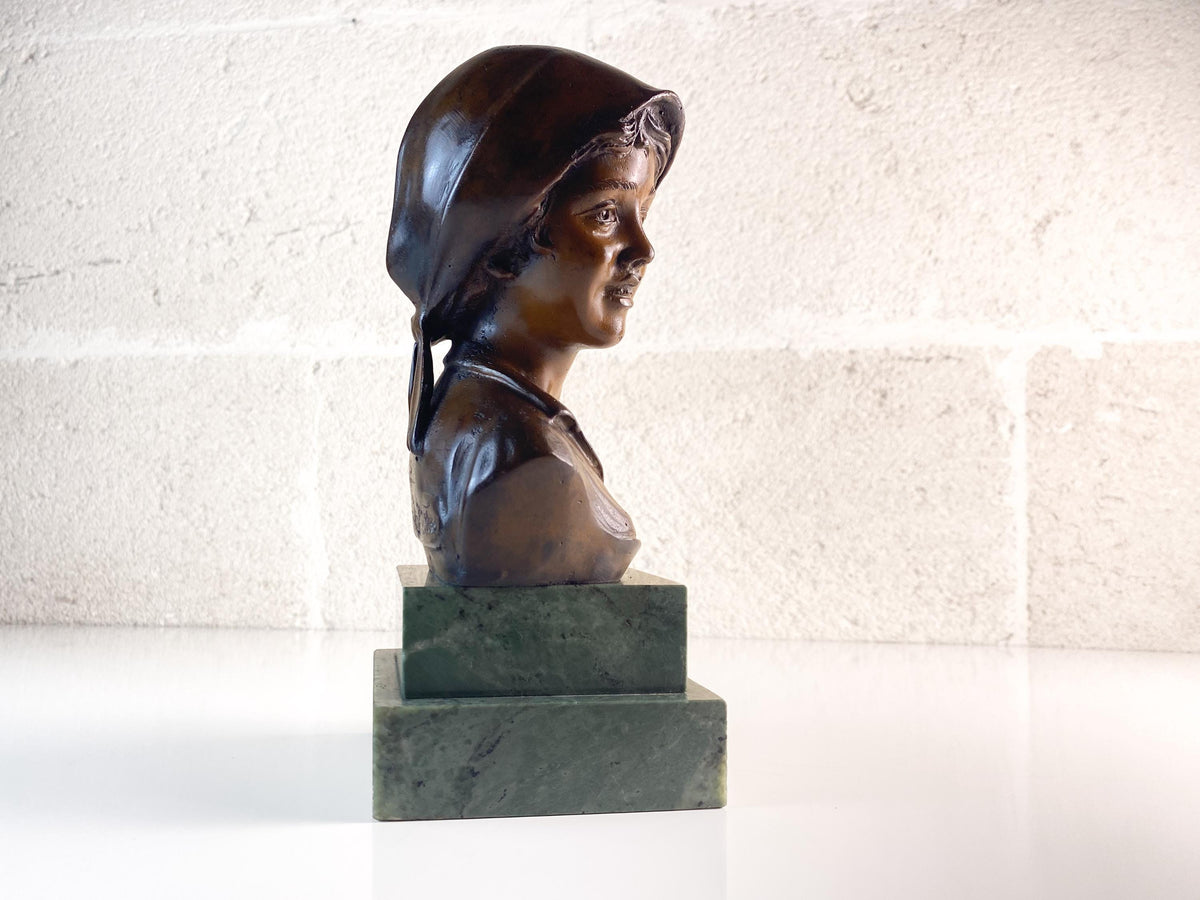 Buste en bronze « Contadinella » de l'antiquaire Giovanni De Martino, sculpture italienne sur marbre