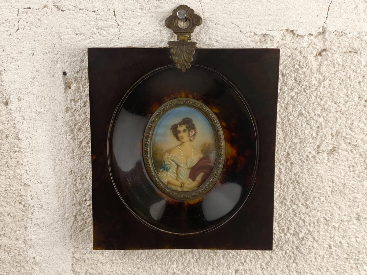Portrait miniature ancien signé Mayer, d'après Stieler, cadre en celluloïd imitation écaille de tortue
