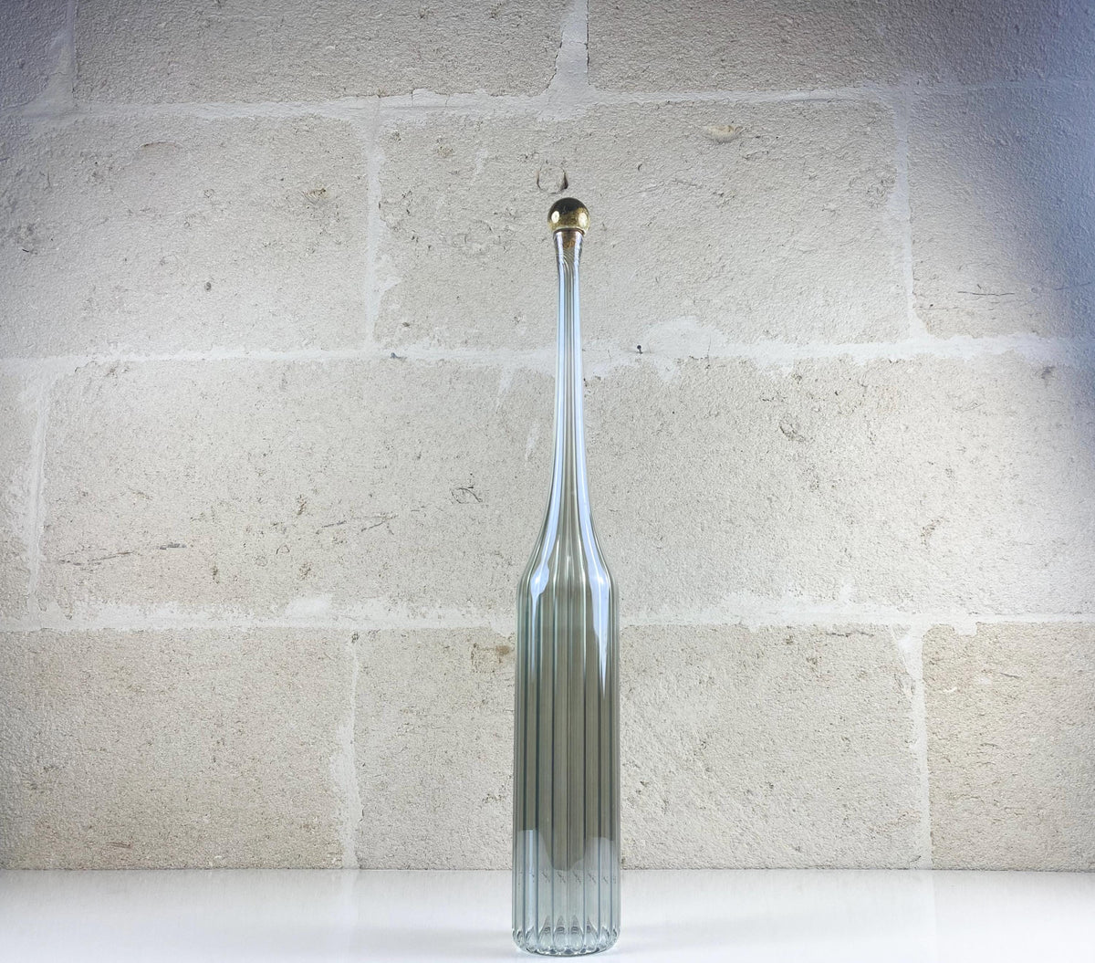 Grande carafe en verre d'art vénitien signée Renata Gandini, design postmoderniste minimaliste