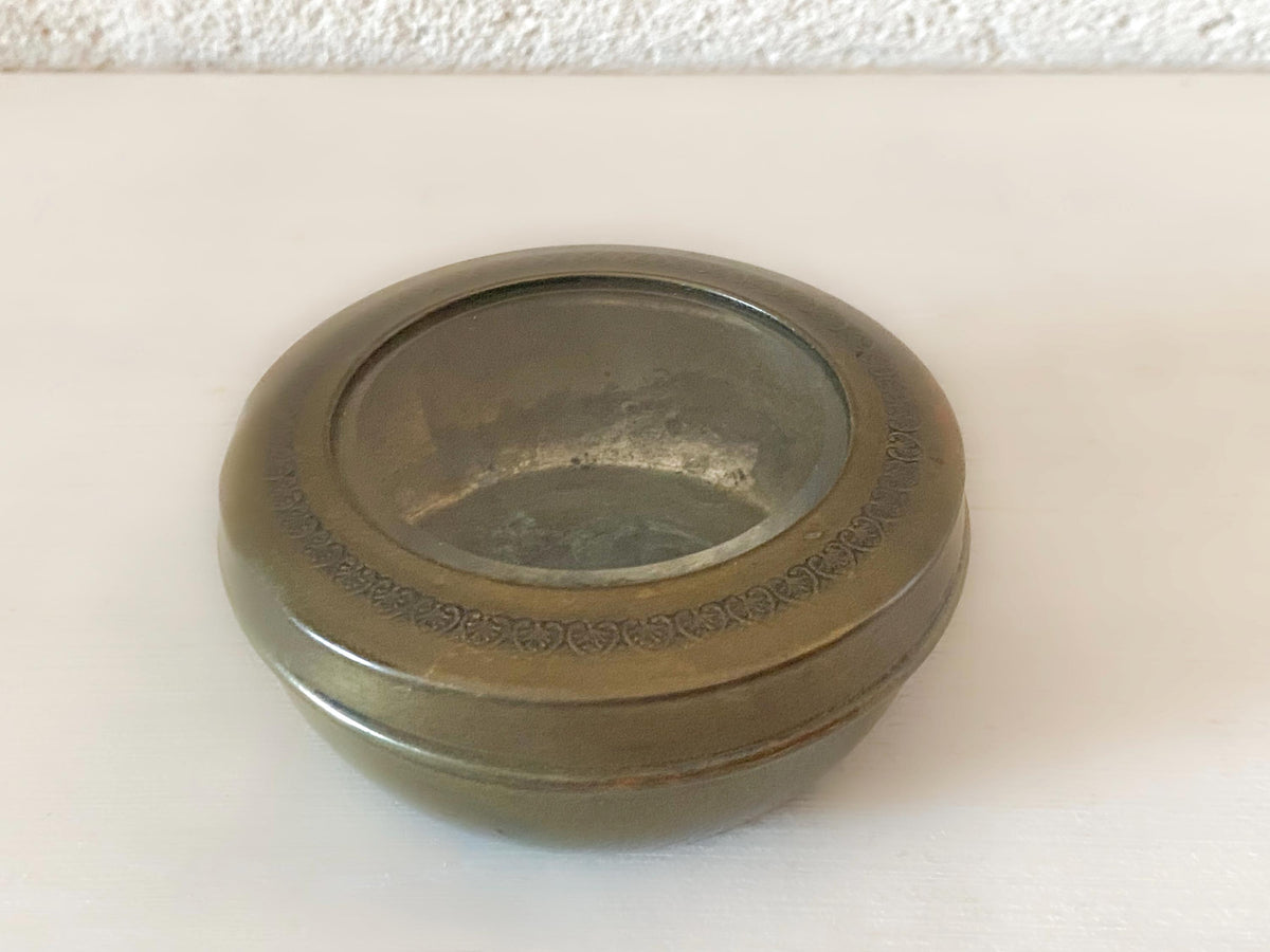 Boîte ancienne Art Nouveau en laiton, couvercle en verre biseauté, boîte de toilette du début du XXe siècle
