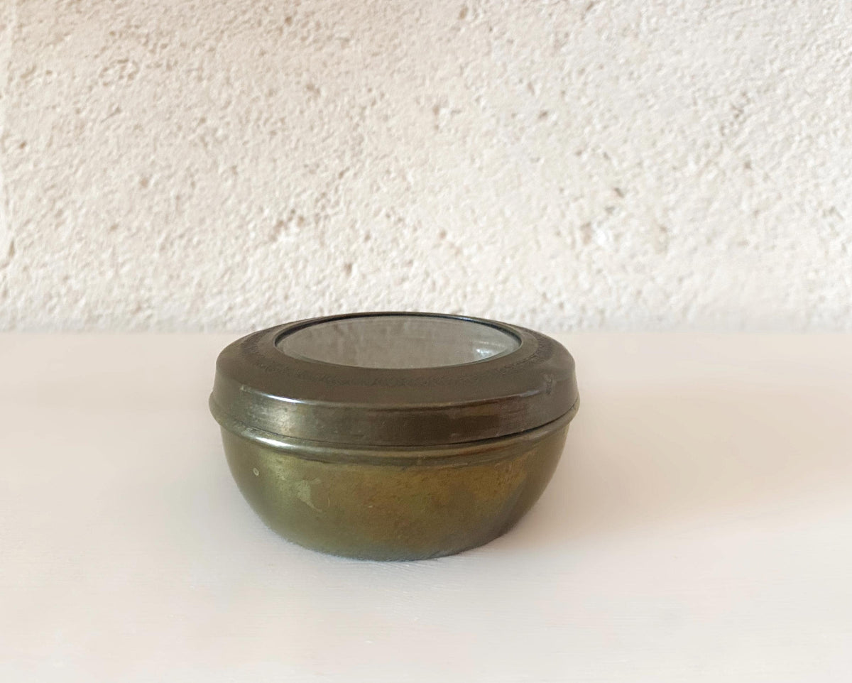 Boîte ancienne Art Nouveau en laiton, couvercle en verre biseauté, boîte de toilette du début du XXe siècle