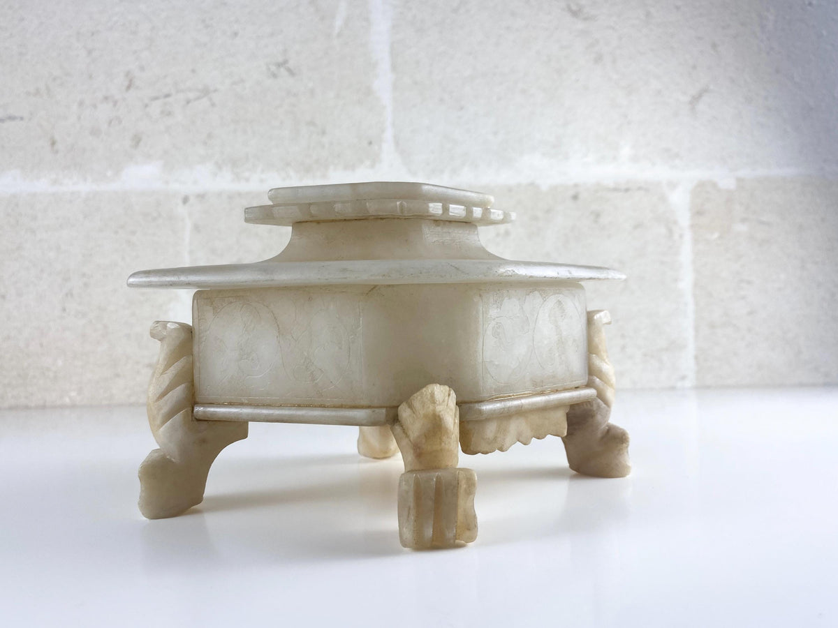 Coffret de table en albâtre « Grand Tour », boîte sur pieds sculptée à la main
