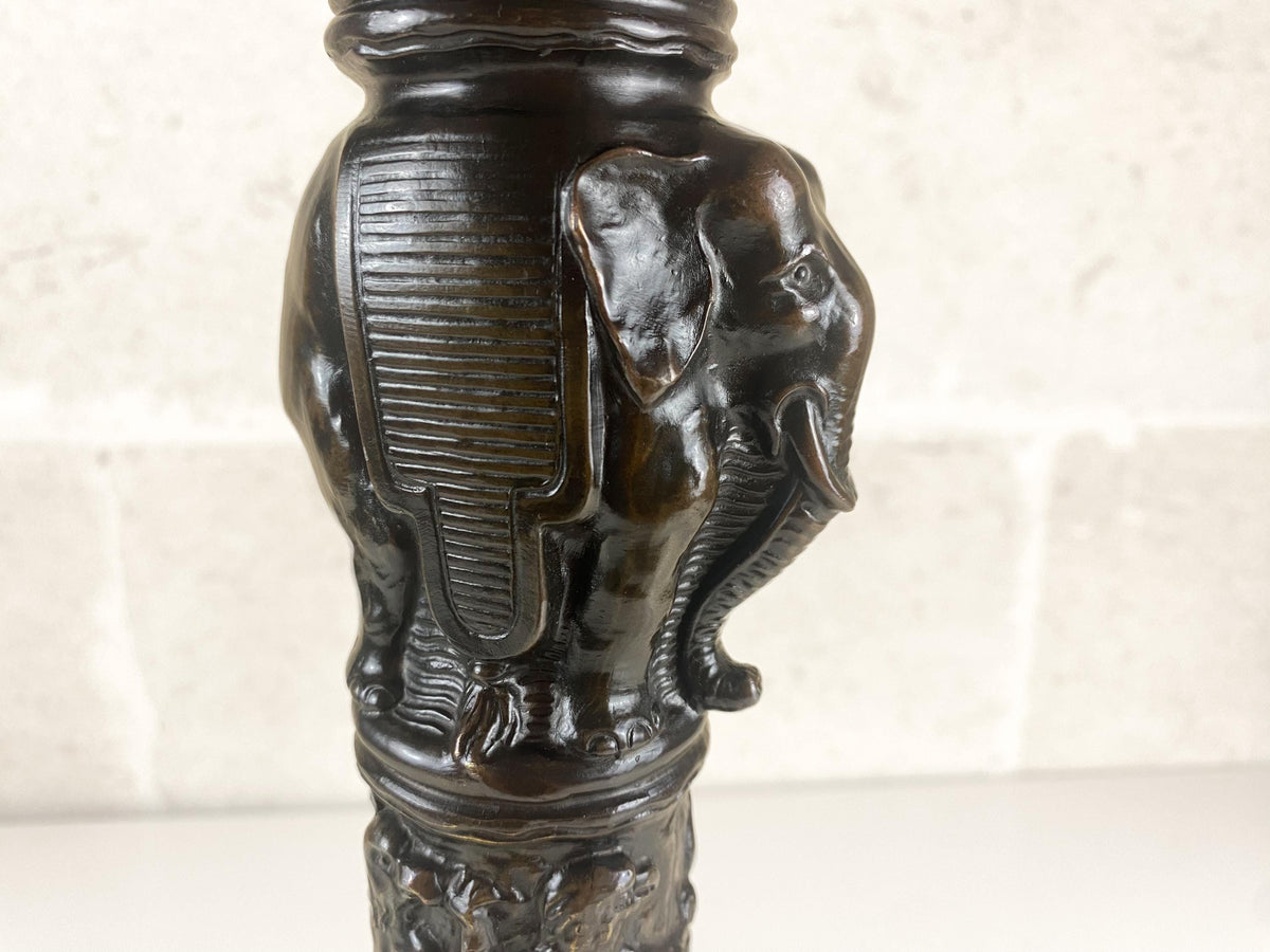 Lampe de table éléphant en bronze Art Déco – Attribuée à Voss of Fredericia